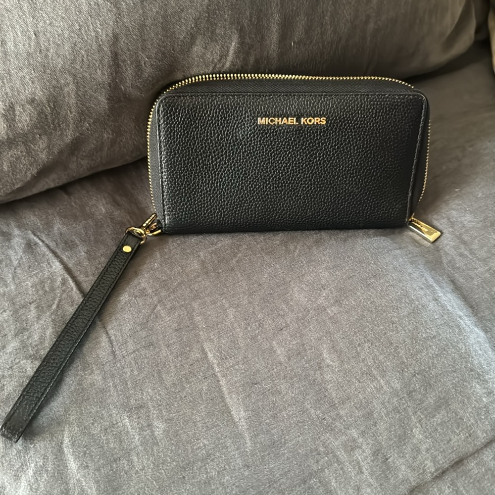 Grosgrain Leather Continental Wallet w Full Zip & Removable Strap.